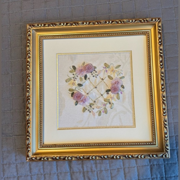 Ribbon Embroidery Art Work 3D Ribbon
Flowers with Beautiful Gold Ornate.… - Picture 1 of 5